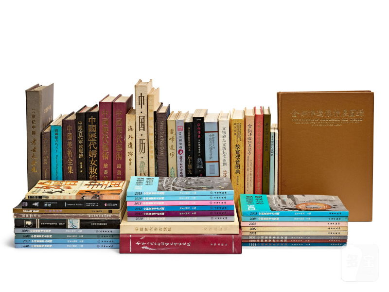 中國佛教藝術、服飾、書畫及考古參考書籍　一組51本 | A COLLECTION OF CHINESE BUDDHISM, CHINESE TEXTILE, CHINESE PAINTINGS, AND ARCHAEOLOGY REFERENCE BOOKS